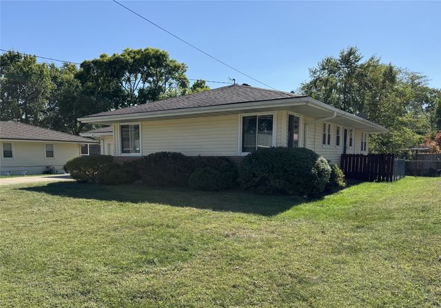 3914 Dosh Road, Des Moines, IA 50310
