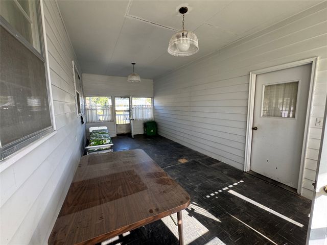 3914 Dosh Road, Des Moines, IA 50310
