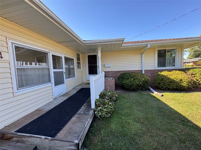 3914 Dosh Road, Des Moines, IA 50310