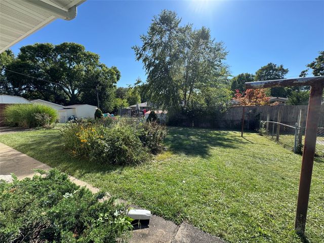 3914 Dosh Road, Des Moines, IA 50310