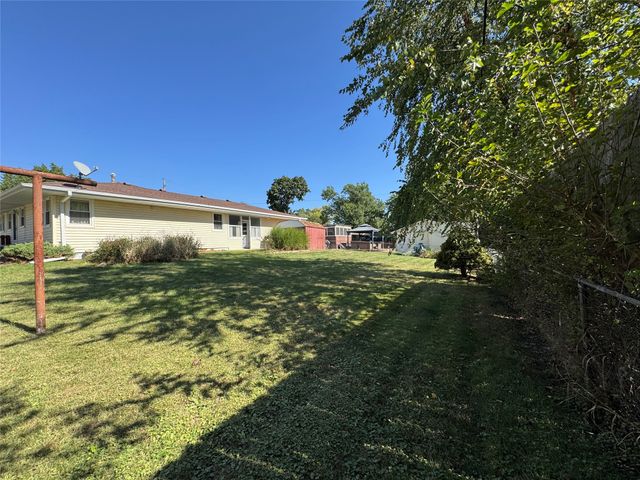 3914 Dosh Road, Des Moines, IA 50310