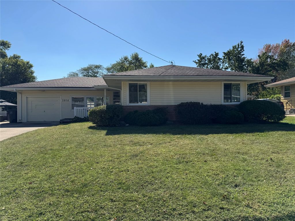 3914 Dosh Road, Des Moines, IA 50310