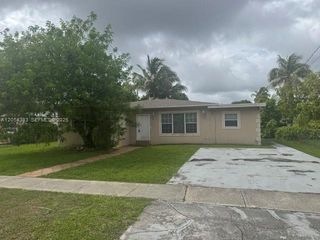 374 NE 171 Street, North Miami Beach, FL 33162
