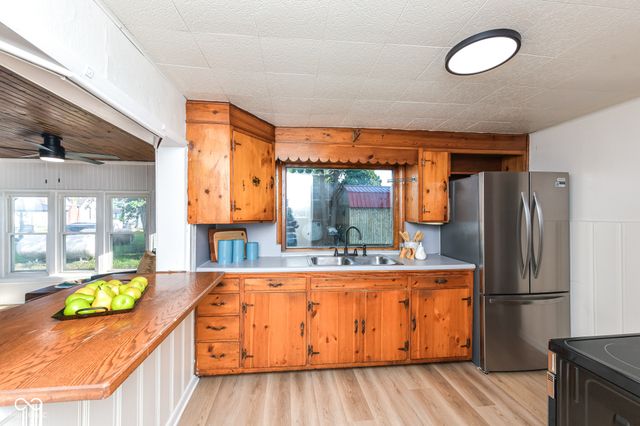 2140 State Road 13, Lapel, IN 46051