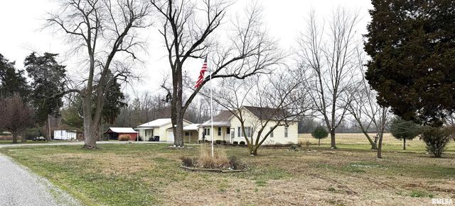 905 W BLAIR, Salem, IL 62881