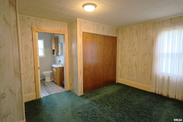 905 W BLAIR, Salem, IL 62881