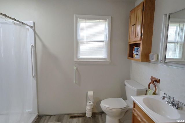 905 W BLAIR, Salem, IL 62881