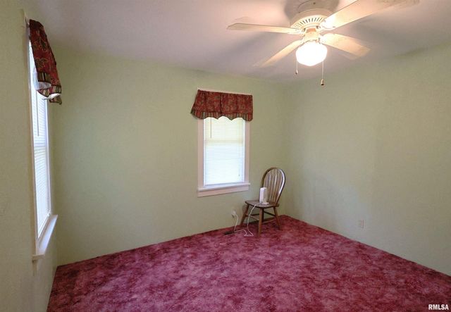 905 W BLAIR, Salem, IL 62881