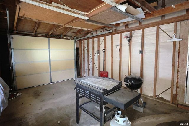 905 W BLAIR, Salem, IL 62881