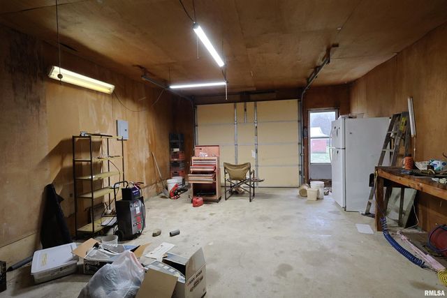 905 W BLAIR, Salem, IL 62881