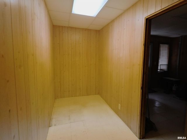 905 W BLAIR, Salem, IL 62881