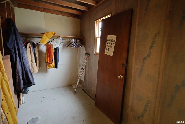 905 W BLAIR, Salem, IL 62881