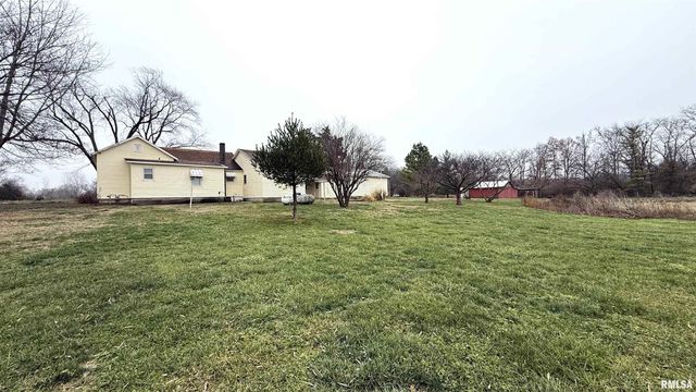 905 W BLAIR, Salem, IL 62881