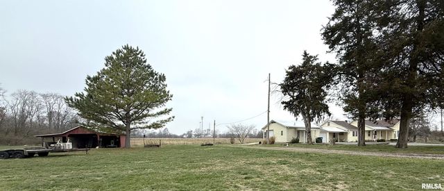 905 W BLAIR, Salem, IL 62881