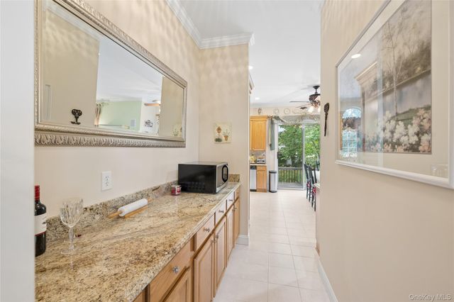 15 Barnaby Court E, Hauppauge, NY 11788