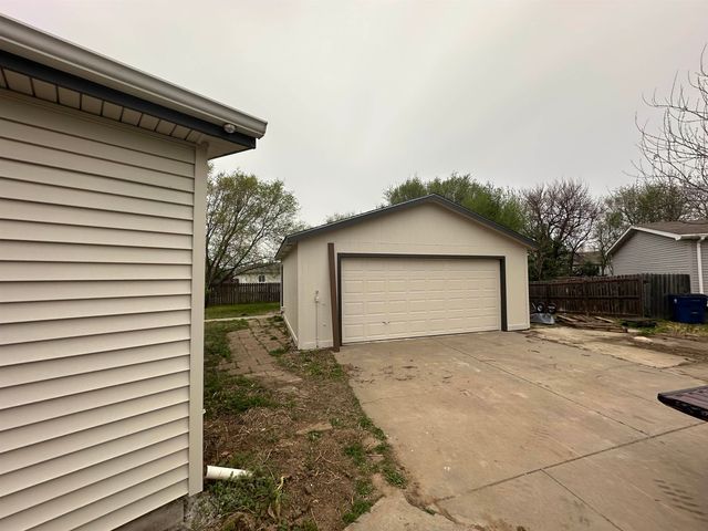4613 S Edwards Cir, Wichita, KS 67217
