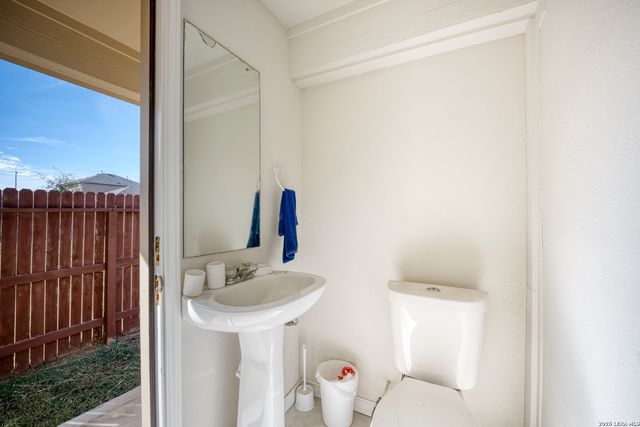 6827 Kingsley Edge, San Antonio, TX 78252