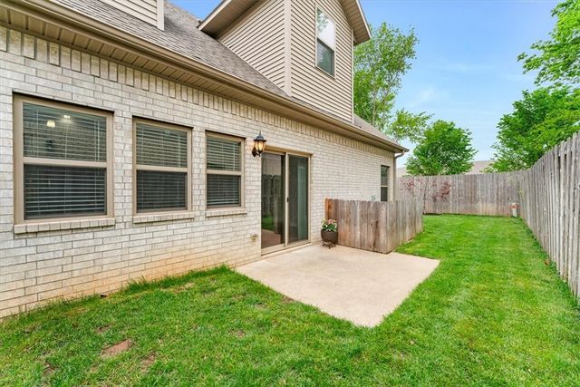 40 E Cydnee Street, Fayetteville, AR 72703