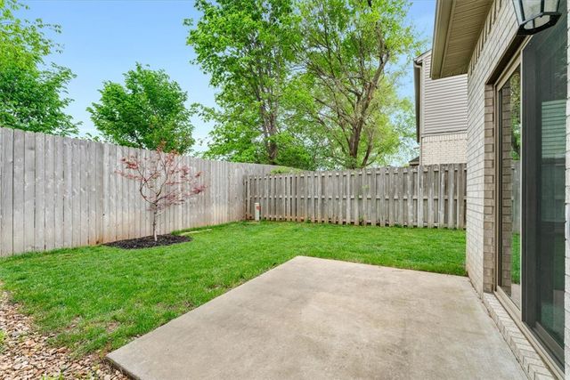 40 E Cydnee Street, Fayetteville, AR 72703