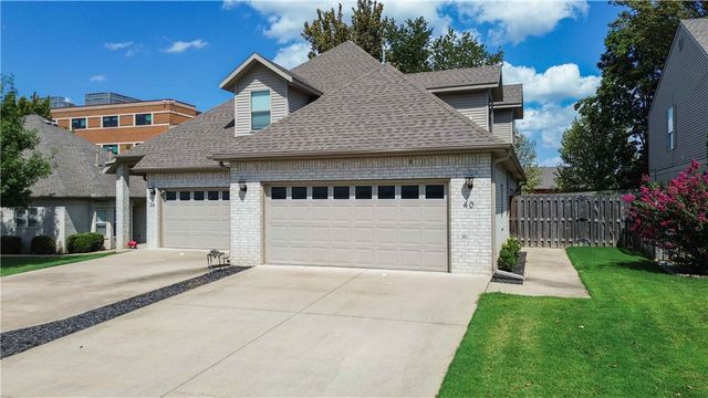 40 E Cydnee Street, Fayetteville, AR 72703