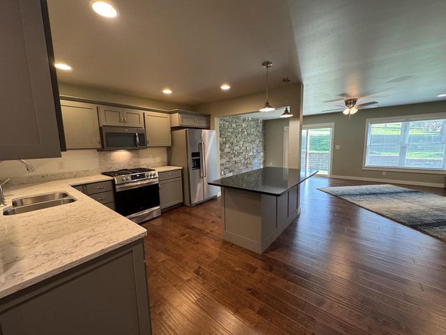 450 Coronado CIRCLE, Onalaska, WI 54650