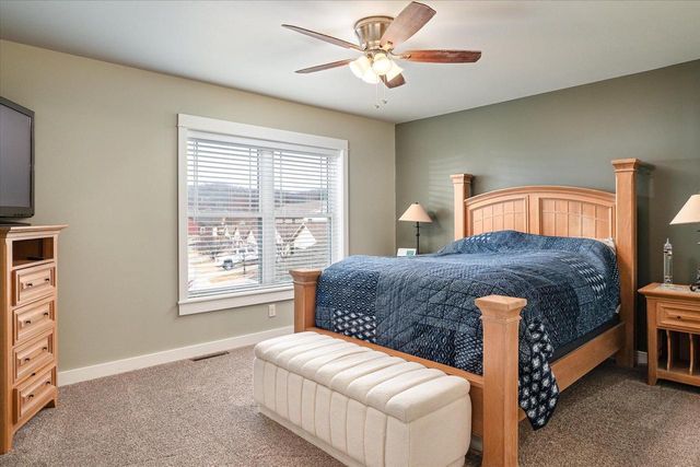 450 Coronado CIRCLE, Onalaska, WI 54650