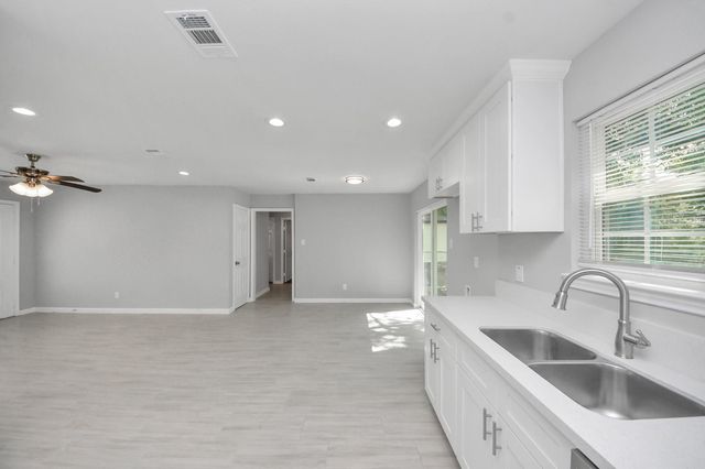 10118 Cathedral Drive, Houston, TX 77051