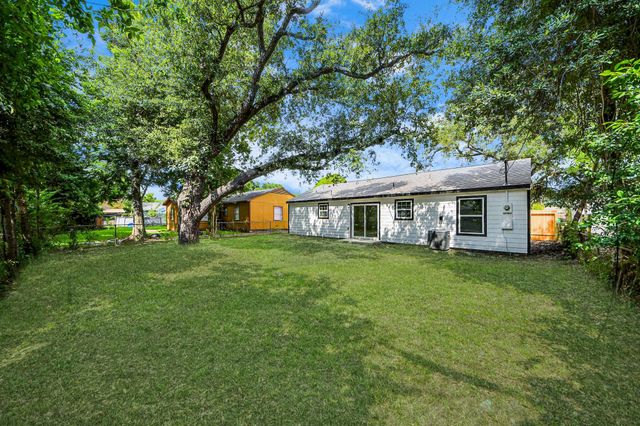 10118 Cathedral Drive, Houston, TX 77051