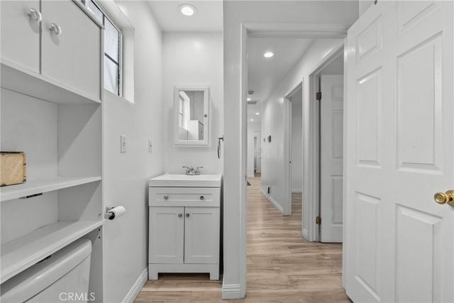 6910 Alabama, Canoga Park, CA 91303