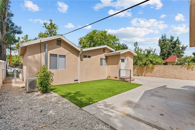 6910 Alabama, Canoga Park, CA 91303