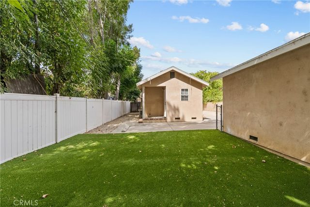 6910 Alabama, Canoga Park, CA 91303