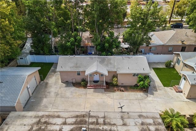 6910 Alabama, Canoga Park, CA 91303