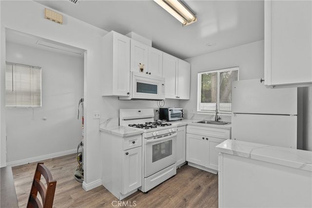 6910 Alabama, Canoga Park, CA 91303