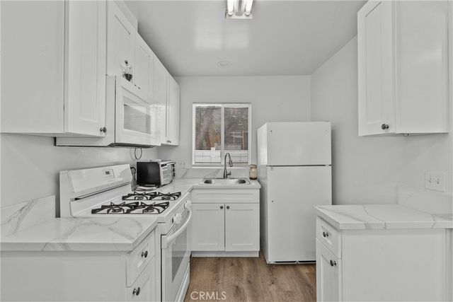 6910 Alabama, Canoga Park, CA 91303