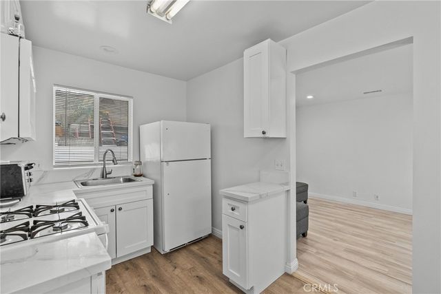 6910 Alabama, Canoga Park, CA 91303