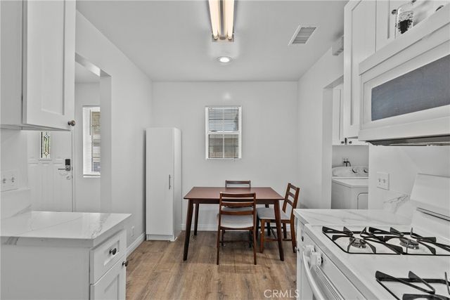 6910 Alabama, Canoga Park, CA 91303
