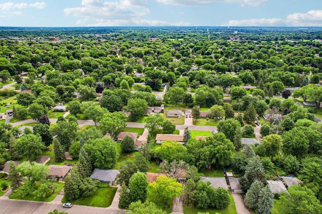 6948 Janell Avenue N, Brooklyn Park, MN 55428