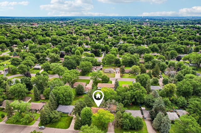 6948 Janell Avenue N, Brooklyn Park, MN 55428