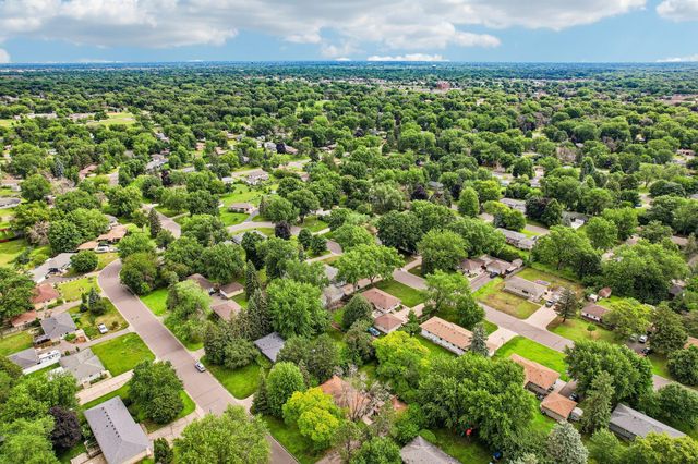 6948 Janell Avenue N, Brooklyn Park, MN 55428