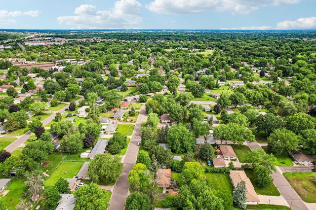 6948 Janell Avenue N, Brooklyn Park, MN 55428
