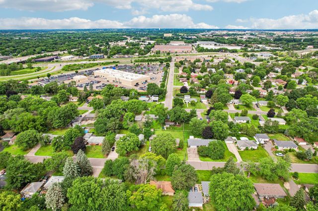 6948 Janell Avenue N, Brooklyn Park, MN 55428