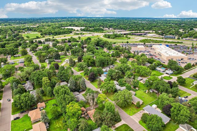 6948 Janell Avenue N, Brooklyn Park, MN 55428