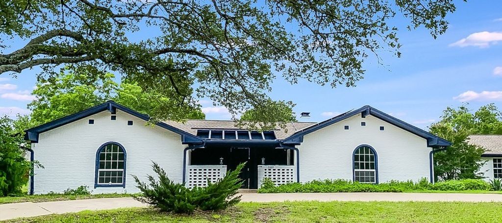 3309 S Country Club Road, Garland, TX 75043