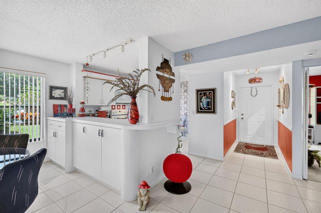 10247 N Circle Lake Drive 102, Boynton Beach, FL 33437