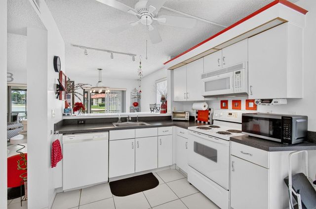 10247 N Circle Lake Drive 102, Boynton Beach, FL 33437