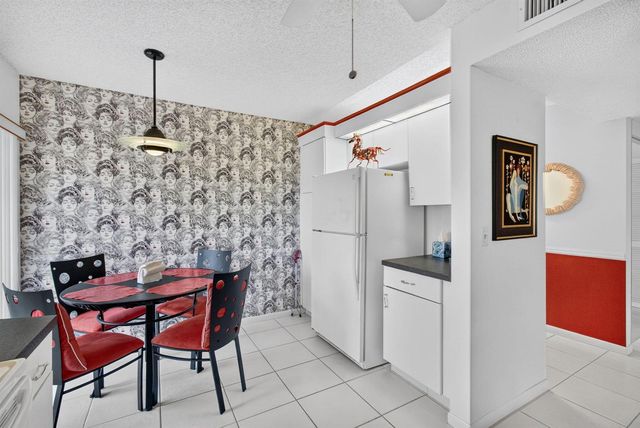 10247 N Circle Lake Drive 102, Boynton Beach, FL 33437