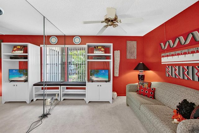 10247 N Circle Lake Drive 102, Boynton Beach, FL 33437