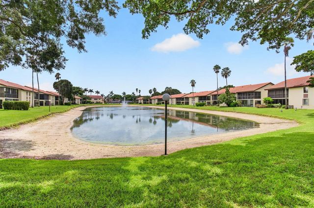10247 N Circle Lake Drive 102, Boynton Beach, FL 33437