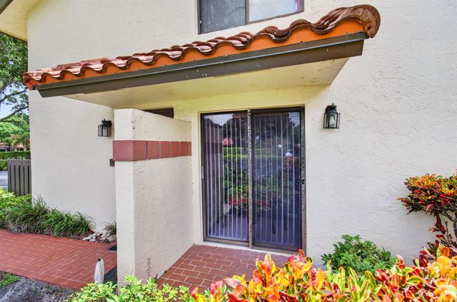 10247 N Circle Lake Drive 102, Boynton Beach, FL 33437