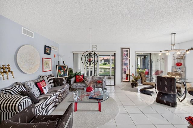 10247 N Circle Lake Drive 102, Boynton Beach, FL 33437